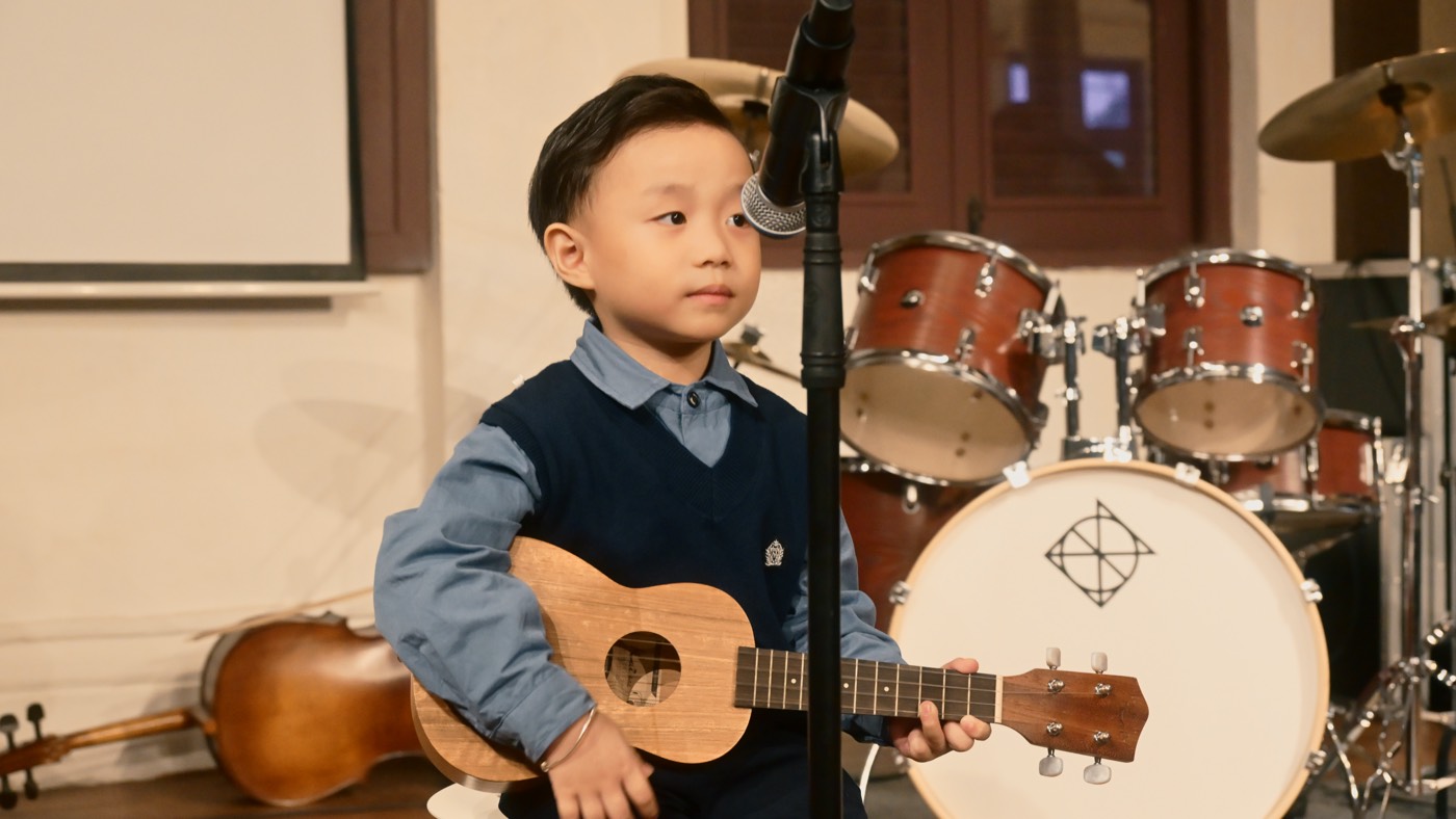 Ukulele at VEMA